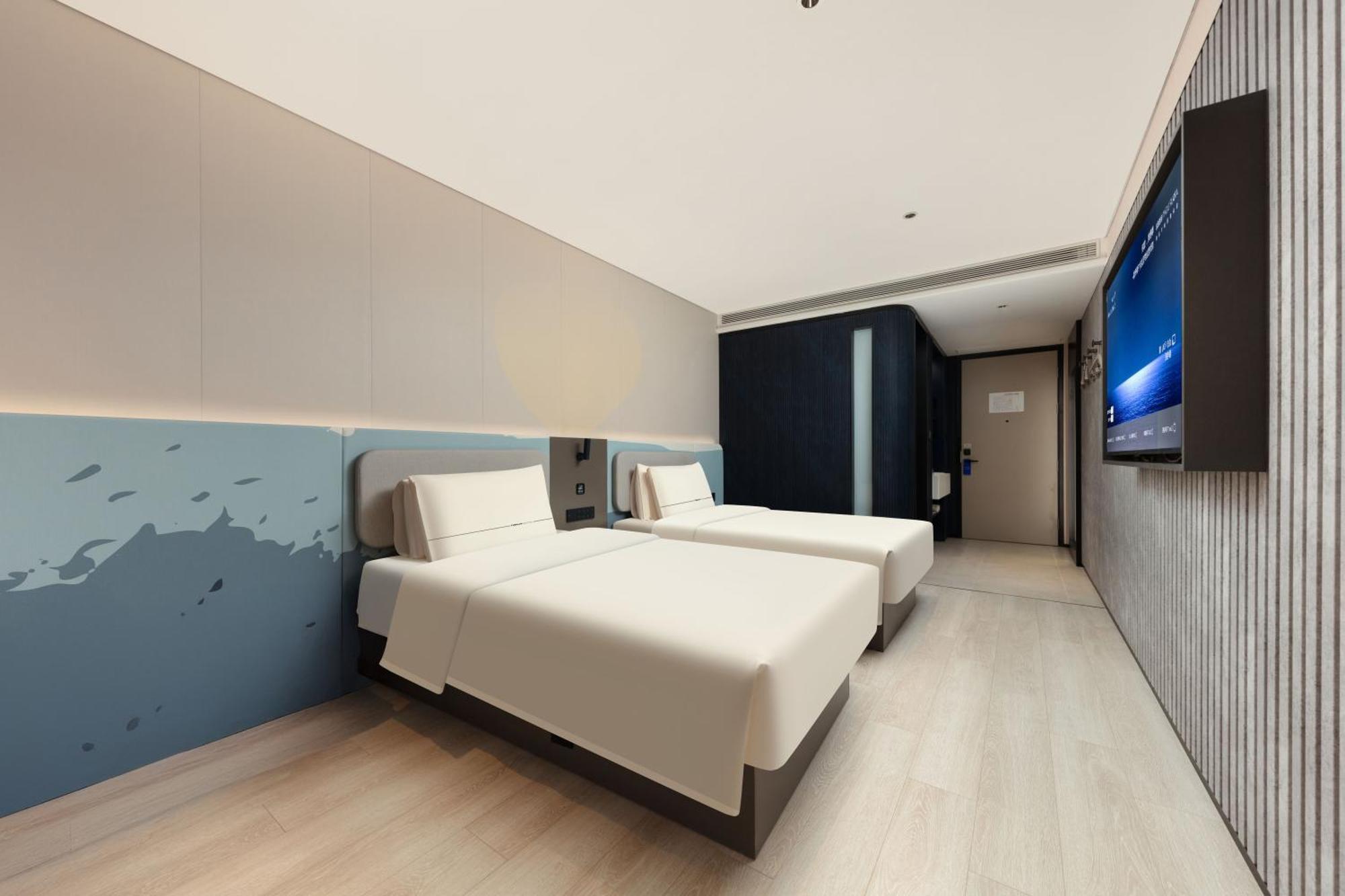 Atour Light On The Bund Nanjing Road -freemini Bar And Free Night Snacks Hotel 4*