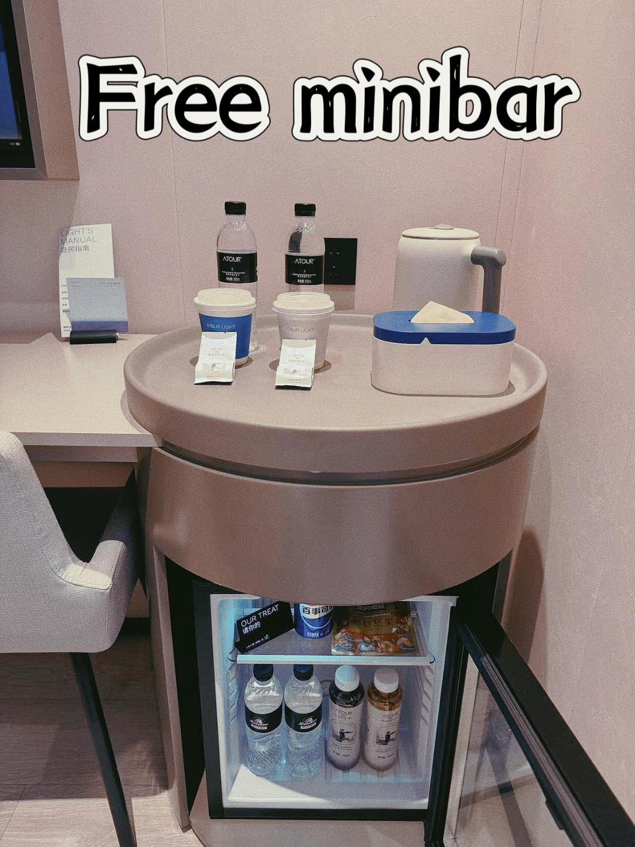 Atour Light On The Bund Nanjing Road -freemini Bar And Free Night Snacks Hotel