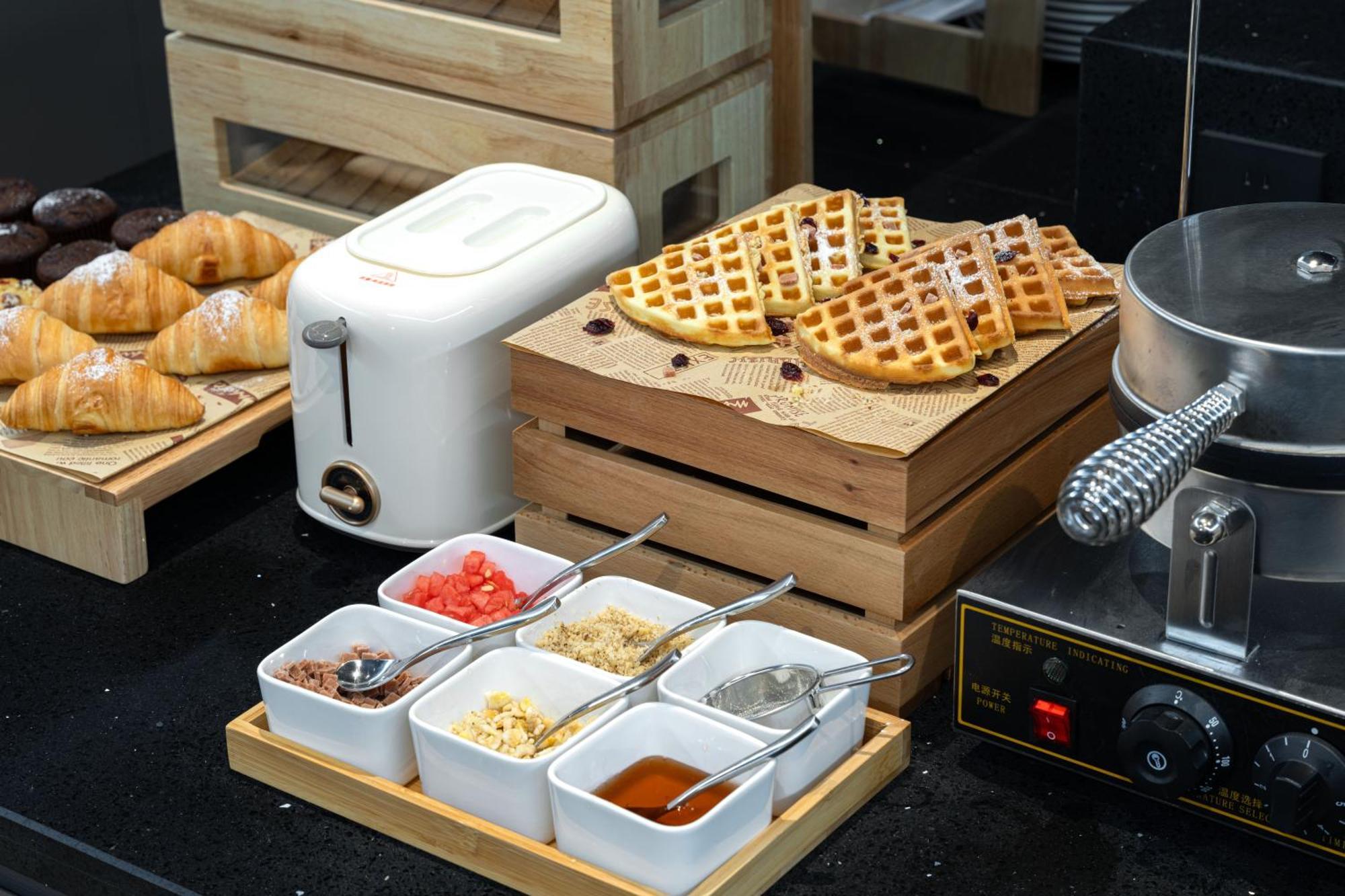 Atour Light On The Bund Nanjing Road -freemini Bar And Free Night Snacks Shanghai
