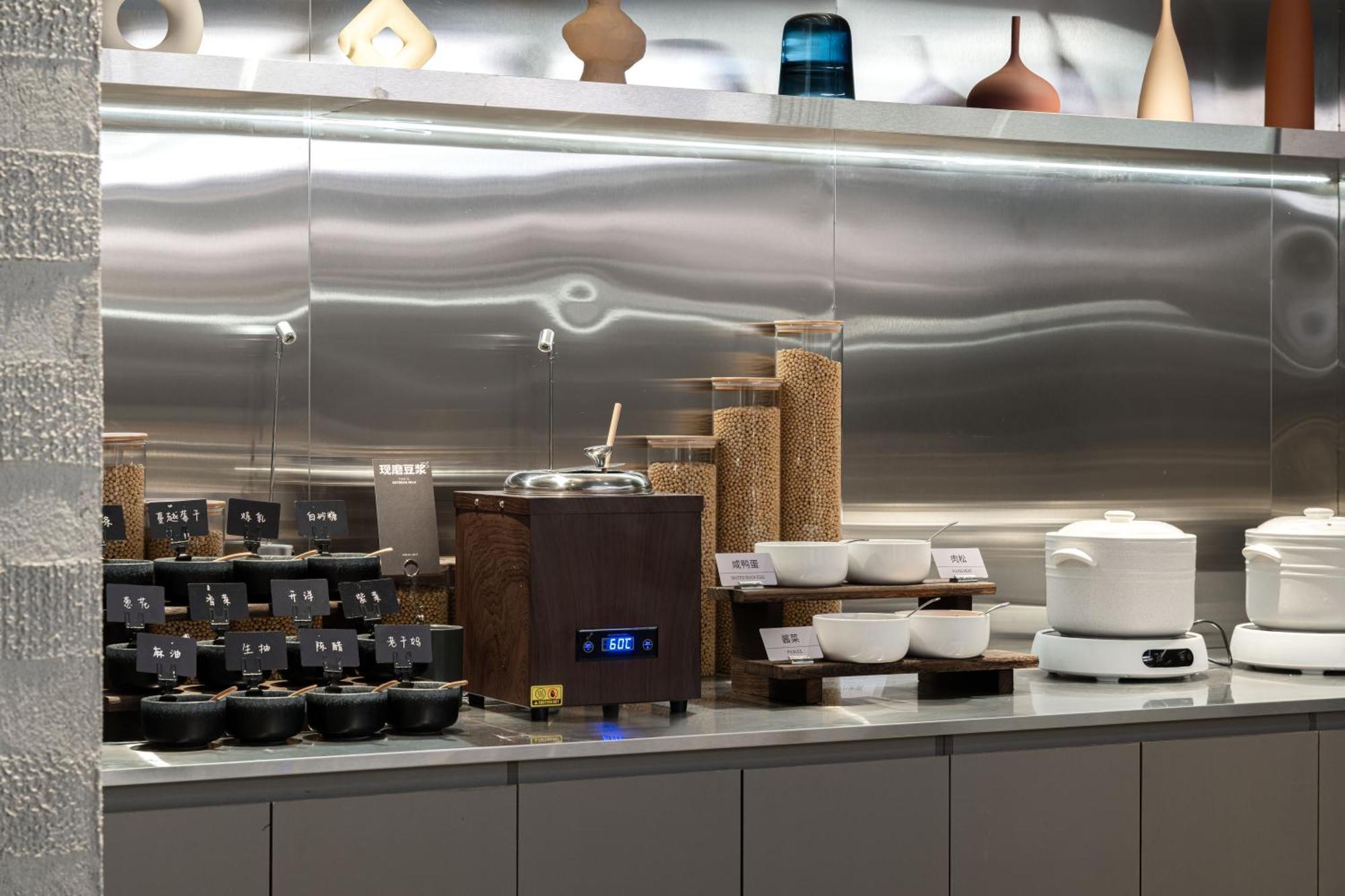 Atour Light On The Bund Nanjing Road -freemini Bar And Free Night Snacks 4*