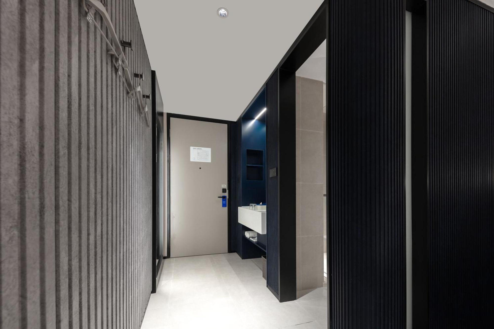 Hotel Atour Light On The Bund Nanjing Road -freemini Bar And Free Night Snacks 4*