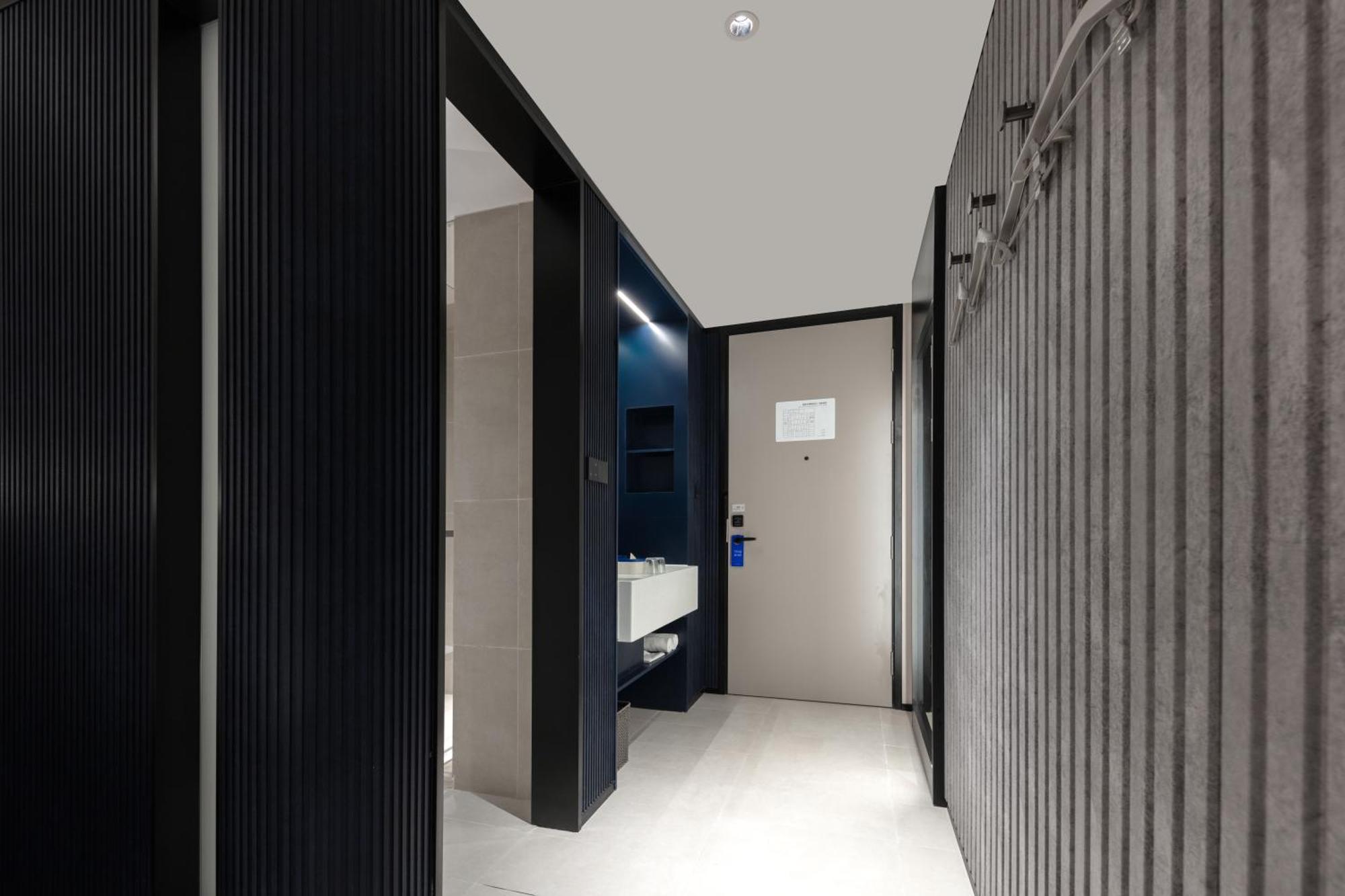 Atour Light On The Bund Nanjing Road -freemini Bar And Free Night Snacks 4*