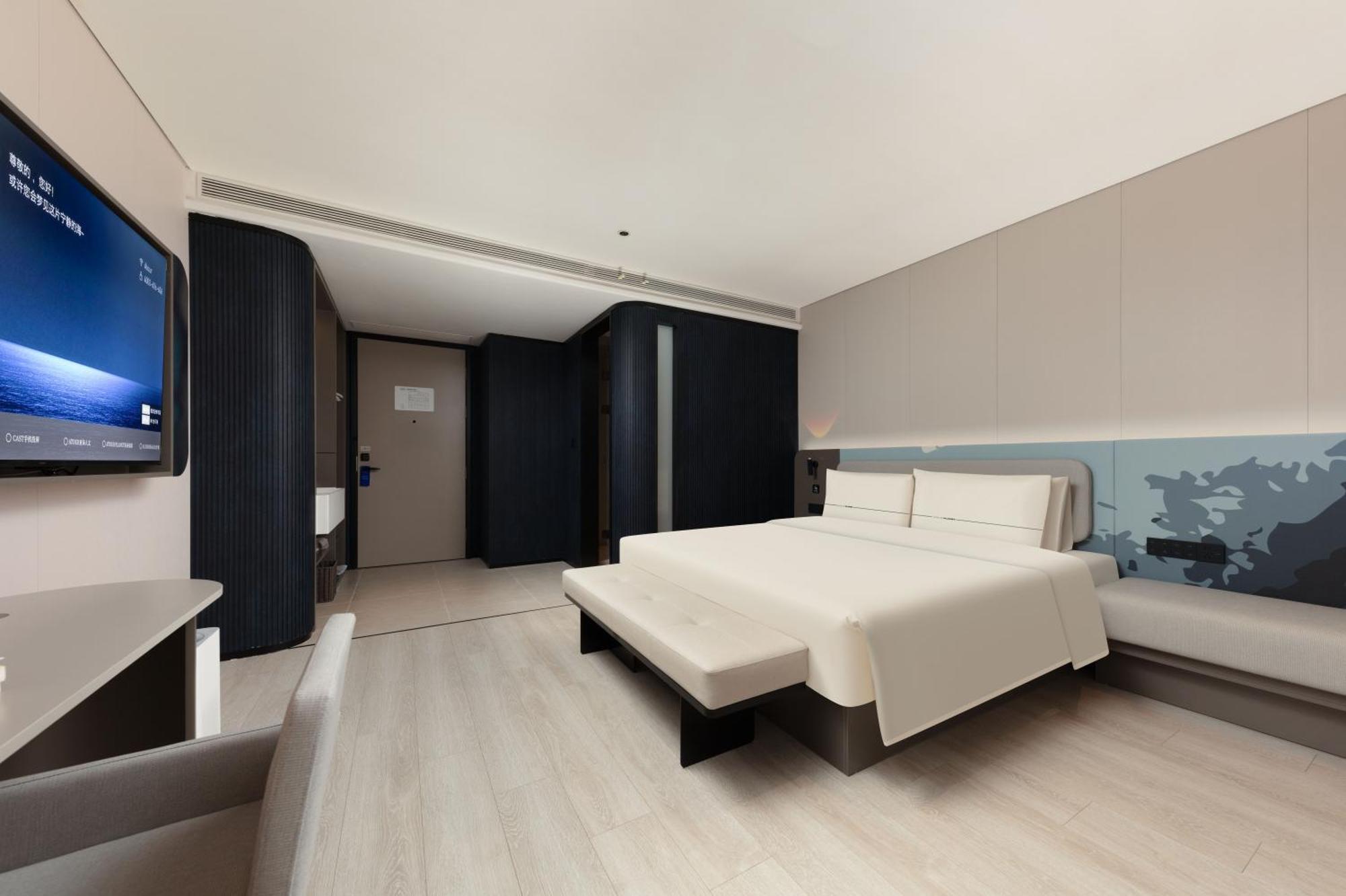 Atour Light On The Bund Nanjing Road -freemini Bar And Free Night Snacks Hotel 4*
